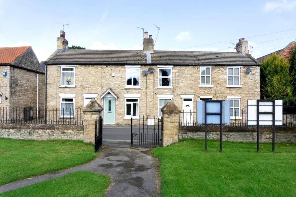 Country Cottage With Church View And Fireplace Near Leeds & York מראה חיצוני תמונה